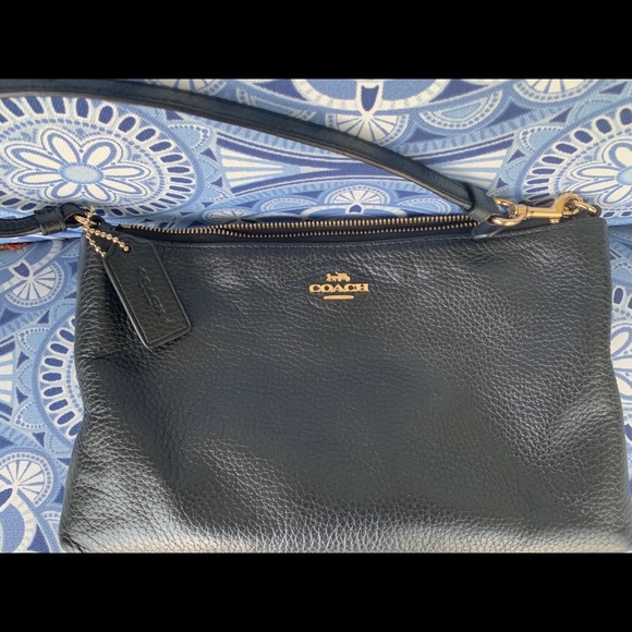 AUTHENTIC LIKE NEW COACH PEBBLE LEATHER CLUTCH - Picture 3 of 8